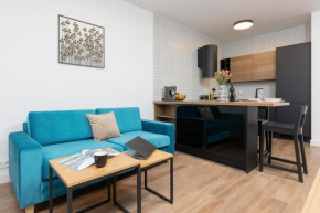 Śródmieście Warsaw Muranów Apartments with Parking by Noclegi Renters